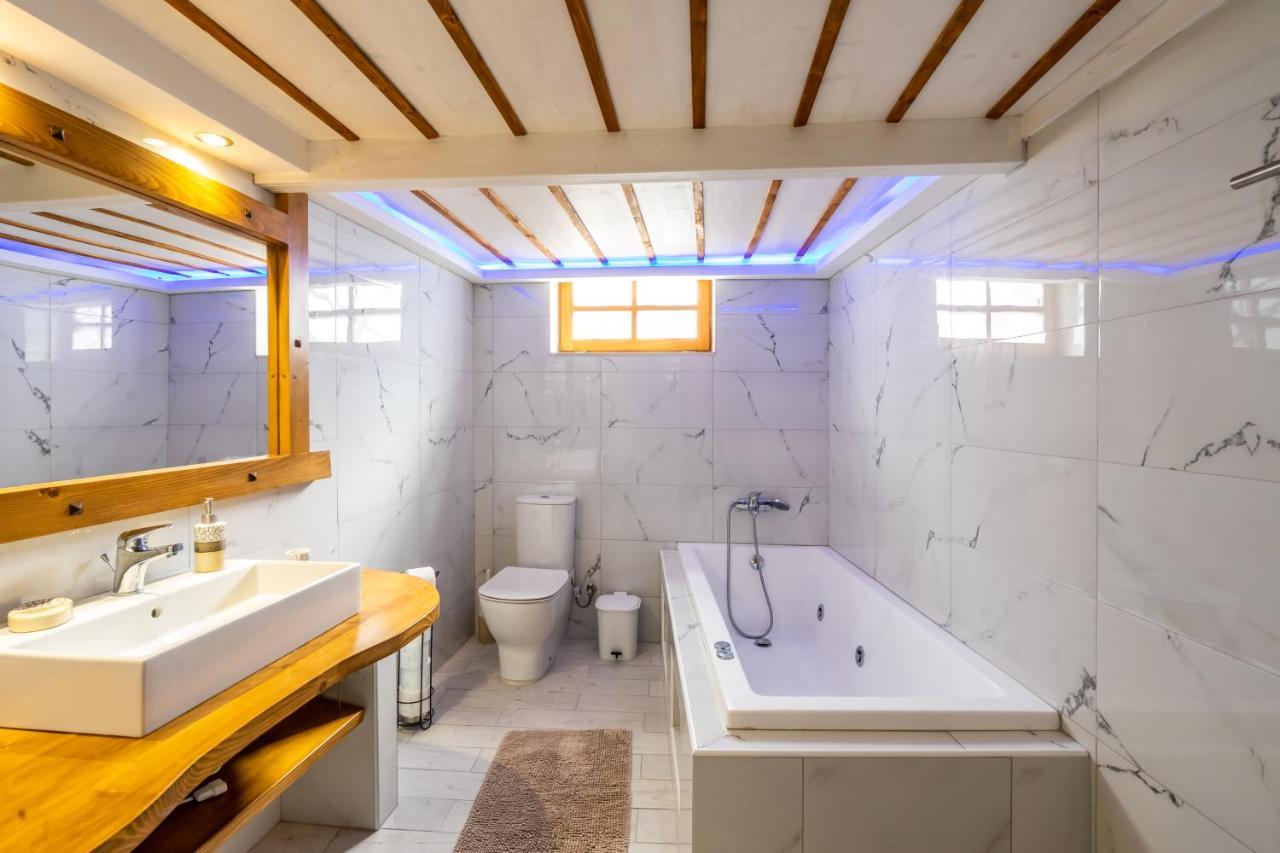 Cava D"Oro Suites Rhodes City ภายนอก รูปภาพ